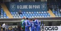 Serrano venceu Goytacaz pela B1 do Rio em jogo em que o adversário produziu escanteios em série  Foto: Reprodução