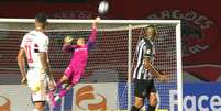 Volpi fez bela defesa no jogo contra o Atlético-MG (Reprodução/Sportv)  Foto: Lance!