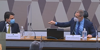 Senador Contarato faz forte discurso contra homofobia do depoente.  Foto: Reprodução / TV Senado