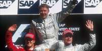 Mika Hakkinen, Michael Schumacher e David Coulthard no pódio do GP dos EUA de 2001   Foto: McLaren / Divulgação