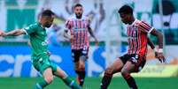 São Paulo apenas empatou com a lanterna Chapecoense (Foto: Márcio Cunha | ACF)  Foto: Lance!