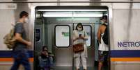 Pessoas usam máscara em metrô de Brasília
08/07/2020 REUTERS/Adriano Machado  Foto: Reuters