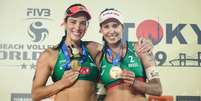 Líderes do ranking, Ágatha e Duda não seguirão juntas em 2020 (Foto: Divulgação/FIVB)  Foto: Lance!