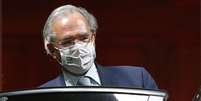 Ministro Paulo Guedes, na frente do ministério em Brasília
5/10/2021 REUTERS/Adriano Machado  Foto: Reuters