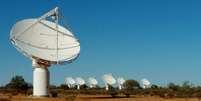 Parte do conjunto de 36 antenas do radiotelescópio ASKAP, que detectou a transmissão misteriosa   Foto: Divulgação/MRO/CSIRO / Meio Bit