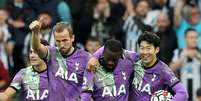 Jogadores do Tottenham comemora vitória  Foto: Scott Heppell  / Reuters