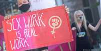 "Trabalho sexual é trabalho real": durante lockdown, prostitutas sem registro não ganharam ajuda financeira na Alemanha  Foto: DW / Deutsche Welle