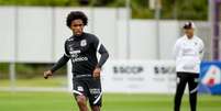 Willian durante treino do Corinthians: lesão de atleta foi lamentada por Sylvinho (Foto: Rodrigo Coca/Ag. Corinthians)  Foto: Lance!