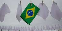 Taxa de mortalidade por grupo de 100 mil habitantes subiu para 287,5 no Brasil  Foto: DW / Deutsche Welle