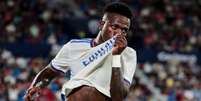 Vinícius Júnior vive ótima fase com a camisa do Real Madrid (Jose Miguel FERNANDEZ / AFP)  Foto: Lance!