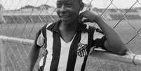 'Esse menino vai ser o maior jogador de futebol do mundo', disse Waldemar de Britto ao apresentar Pelé no Santos (Reprodução  Foto: Lance!