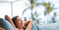 Anoiteceu e você ainda continua com a tensão do trabalho? Então confira opções que ajudam a relaxar e ter qualidade de vida - Shutterstock  Foto: João Bidu