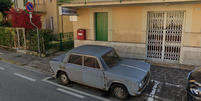Carro estacionado por 47 anos no mesmo local é removido na Itália  Foto: Reprodução/Google Maps