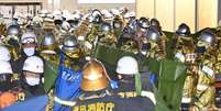 Equipes de emergência no metrô de Tóquio após o ataque  Foto: DW / Deutsche Welle