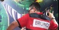 Homem que se fantasiou de goleiro Bruno foi demitido (Foto: Reprodução)  Foto: Lance!