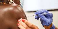 Medida foi criada pelo governo Biden para ampliar imunização no país  Foto: Getty Images / BBC News Brasil