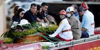 Cortejo do caixão de Marília Mendonça até o cemitério  Foto: Ueslei Marcelino / Reuters