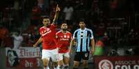 Inter vence o Gr&ecirc;mio e afunda rival na zona de rebaixamento  Foto: Donaldo Hadlich / Gazeta Press