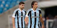 Geromel e Kannemann em lance durante o jogo disputado entre Grêmio e Fluminense  Foto:  Richard Ducker/FramePhoto / Estadão