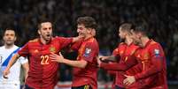 Espanha chegou aos 16 pontos no Grupo B das Eliminatórias Europeias (Foto: ARIS MESSINIS / AFP)  Foto: Lance!