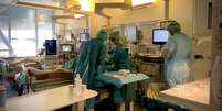 Dos 18 pacientes no centro de terapia intensiva para Covid-19 deste hospital em Leipzig, 14 não foram vacinados  Foto: BBC News Brasil
