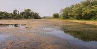 A lagoa de captação do rio Batalha, que abastece 40% da população de Bauru, está quase seca. A cidade entrou em estado de emergência  Foto: DAE-Bauru/Divulgação / Estadão