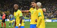 Jogadores celebram o gol de Paquetá (NELSON ALMEIDA / AFP)  Foto: Lance!