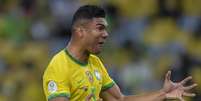 Após suspensão, Casemiro será substituído por Edenílson  Foto: Thiago Ribeiro / Gazeta Press