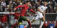 Cristiano Ronaldo não fez grande jogo e Portugal acabou derrotado em casa nas Eliminatórias (AFP)  Foto: Lance!