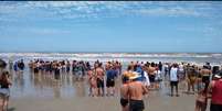 Ataque, na Praia do Boqueirão, causou pânico entre os banhistas  Foto: Reprodução/Facebook/Ilha Comprida News II