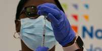 Em cada vez mais lugares, não tomar a vacina contra a covid significa não ter um emprego  Foto: Getty Images / BBC News Brasil