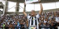  Rafael Navarro, do Botafogo, comemora o acesso à Série A do Campeonato Brasileiro  Foto: Érica Martin/TheNews2 / Estadão