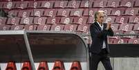 Jorge Jesus está feliz no Benfica (Foto: PATRICIA DE MELO MOREIRA / AFP)  Foto: Lance!