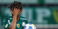 Gustavo Scarpa lamenta lance perdido pelo Palmeiras  Foto:  Marcello Zambrana/Agif / Estadão