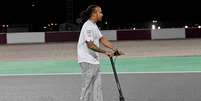 Lewis Hamilton fez o reconhecimento da pista no Catar   Foto: AFP / Grande Prêmio
