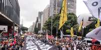 Manifestantes participam da 18ª Marcha da Consciência Negra em SP; o grupo protesta contra o Governo Bolsonaro, em defesa da igualdade racial, da vida e da democracia  Foto: Werther Santana / Estadão