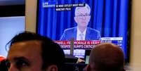 Operadores trabalham na bolsa de Nova York enquanto TV mostra entrevista do chair do Fed, Jerome Powell 
18/09/2019. 
REUTERS/Brendan McDermid  Foto: Reuters