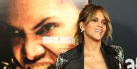 Atriz e diretora Halle Berry na pré-estreia de "Ferida" em cinema de Los Angeles
13/11/2021
REUTERS/David Swanson  Foto: Reuters