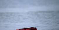 Colete salva-vidas boiando no Canal da Mancha
24/11/2021
REUTERS/Gonzalo Fuentes  Foto: Reuters