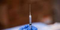 Seringa com dose de vacina da Pfizer contra Covid-19 em Nova York
23/02/2021
REUTERS/Brendan McDermid  Foto: Reuters