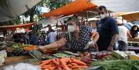 Consumidores fazem compras em supermercado do Rio de Janeiro
02/09/2021
REUTERS/Ricardo Moraes  Foto: Reuters