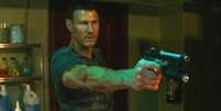 Tom Hopper é Albert Wesker em Bem-Vindo a Raccoon City  Foto: Sony Pictures / Reprodução