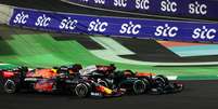 O duelo entre Lewis Hamilton e Max Verstappen em Jedá   Foto: Mark Thompson/Getty Images/Red Bull Content Pool / Grande Prêmio