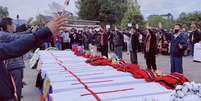 Pessoas participam de funeral de pessoas mortas por engano pelas forças de segurança da Índia
06/12/2021 REUTERS/Stringer  Foto: Reuters