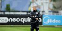 O técnico Sylvinho durante treinamento do Corinthians (Foto: Rodrigo Coca/Ag. Corinthians)  Foto: Lance!