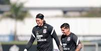 Cássio e Fagner durante treino do Corinthians (Foto: Rodrigo Coca/Ag. Corinthians)  Foto: Lance!