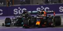 Lewis Hamilton e Max Verstappen se tocaram na Arábia Saudita   Foto: Mercedes / Grande Prêmio