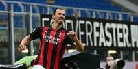 Ibrahimovic marcou o gol do empate do Milan contra a Udinese (Foto: MIGUEL MEDINA/AFP)  Foto: Lance!