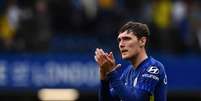 Andreas Christensen é companheiro de Antonio Rüdiger e Thiago Silva na zaga do Chelsea (Foto: BEN STANSALL / AFP)  Foto: Lance!