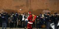 Homem vestido de Papai Noel em Roma (Foto de Arquivo)  Foto: Ansa / Ansa - Brasil